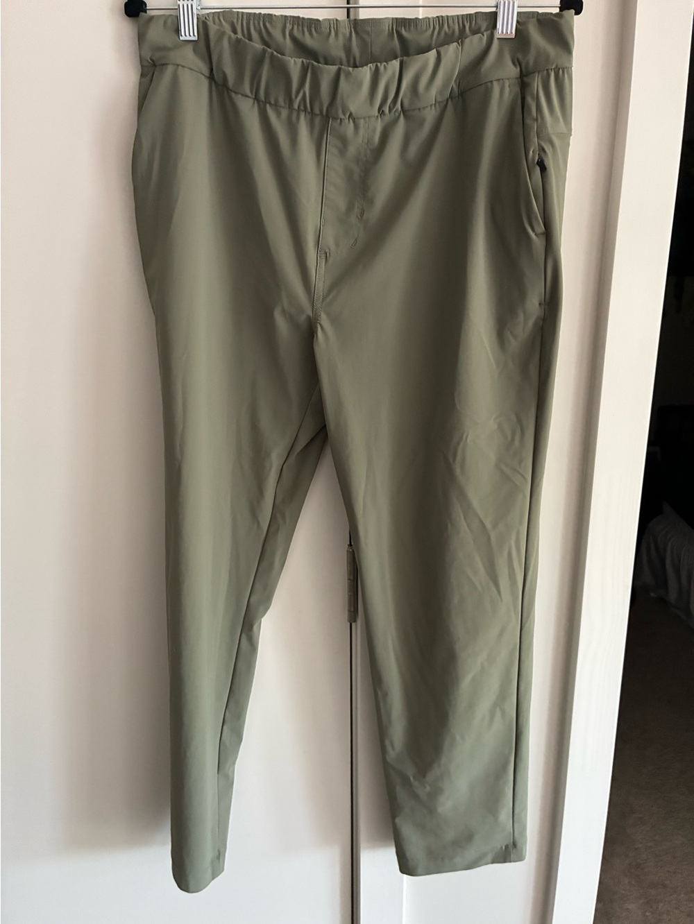 Vuori Olive Green Miles ankle pants.